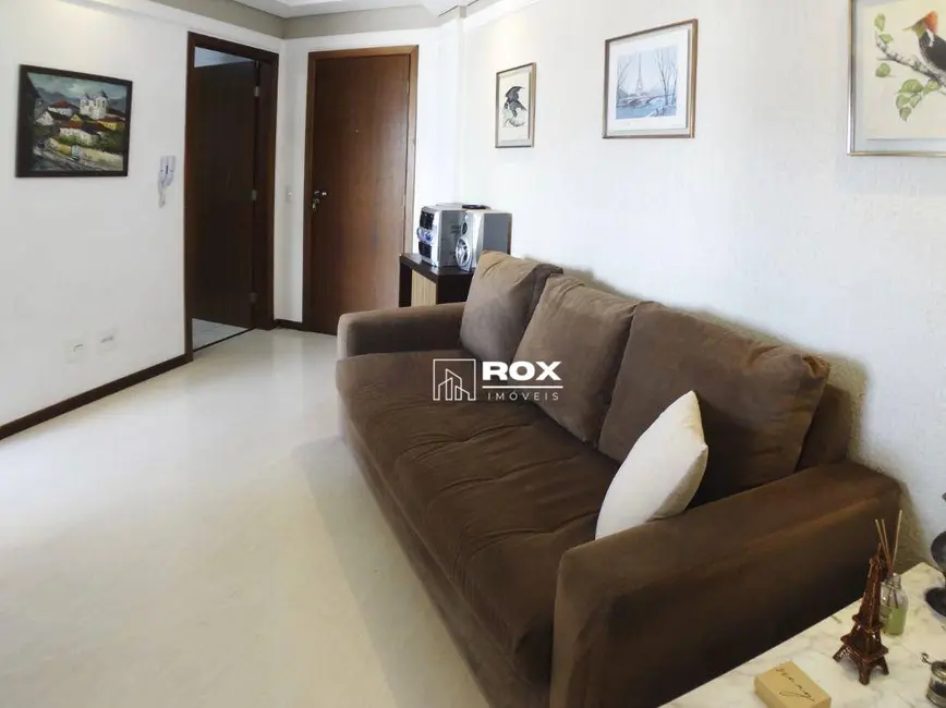 Apartamento com 3 quartos para alugar, 70m2 em Novo Mundo, Curitiba - PR - imagem 2 Foto 2 de Apartamento com 3 quartos para alugar, 70m2 em Novo Mundo, Curitiba - PR