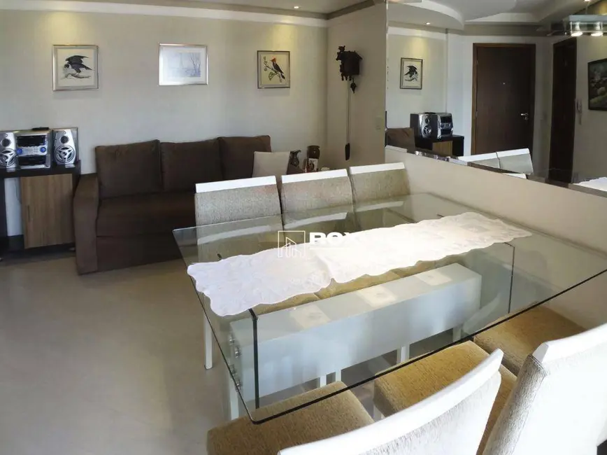 Apartamento com 3 quartos para alugar, 70m2 em Novo Mundo, Curitiba - PR - imagem 6 Foto 6 de Apartamento com 3 quartos para alugar, 70m2 em Novo Mundo, Curitiba - PR