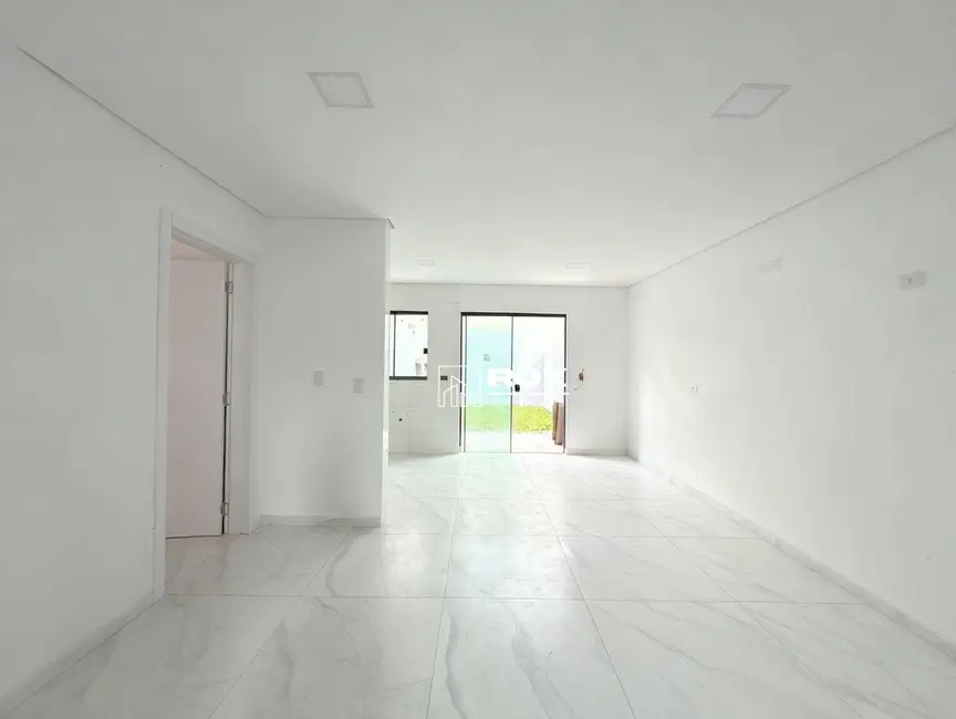 Sobrado com 3 quartos à venda, 230m2 em Santa Cândida, Curitiba - PR - imagem 4 Foto 4 de Sobrado com 3 quartos à venda, 230m2 em Santa Cândida, Curitiba - PR