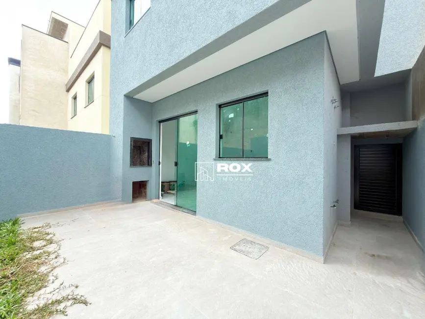 Sobrado com 3 quartos à venda, 230m2 em Santa Cândida, Curitiba - PR - imagem 8 Foto 8 de Sobrado com 3 quartos à venda, 230m2 em Santa Cândida, Curitiba - PR