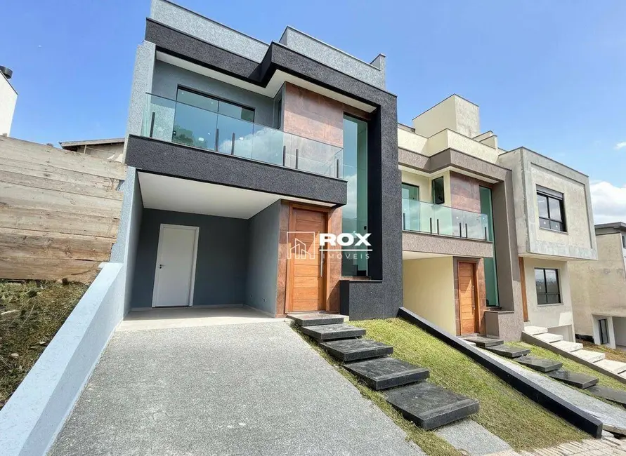 Sobrado com 3 quartos à venda, 230m2 em Santa Cândida, Curitiba - PR - imagem 1 Foto 1 de Sobrado com 3 quartos à venda, 230m2 em Santa Cândida, Curitiba - PR