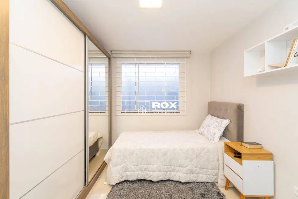 Foto 8 de Casa com 4 quartos à venda, 300m2 em Cajuru, Curitiba - PR