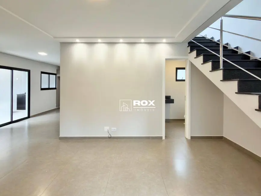 Foto 3 de Sobrado com 3 quartos para alugar, 140m2 em Butiatuvinha, Curitiba - PR