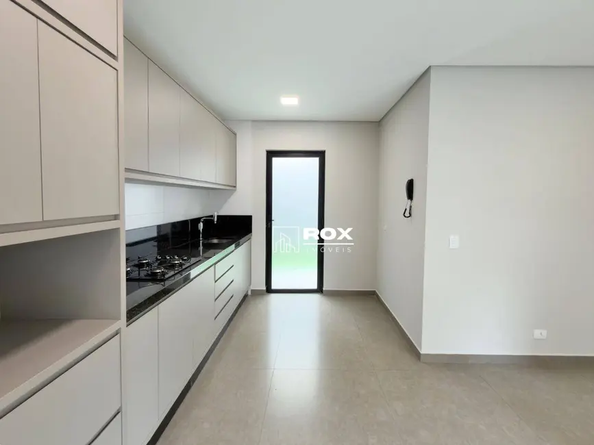 Foto 5 de Sobrado com 3 quartos para alugar, 140m2 em Butiatuvinha, Curitiba - PR