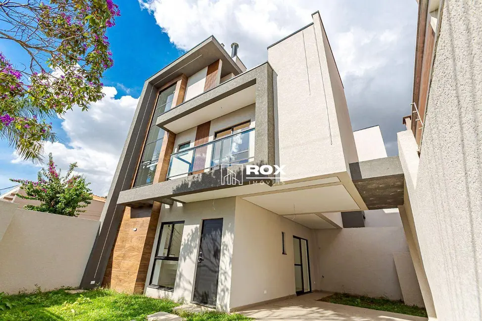 Foto 1 de Sobrado com 3 quartos à venda, 118m2 em Novo Mundo, Curitiba - PR