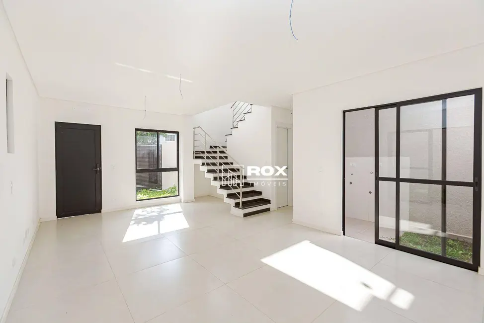 Foto 3 de Sobrado com 3 quartos à venda, 118m2 em Novo Mundo, Curitiba - PR