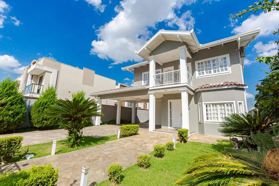 Foto 1 de Casa com 4 quartos para alugar, 784m2 em Hauer, Curitiba - PR