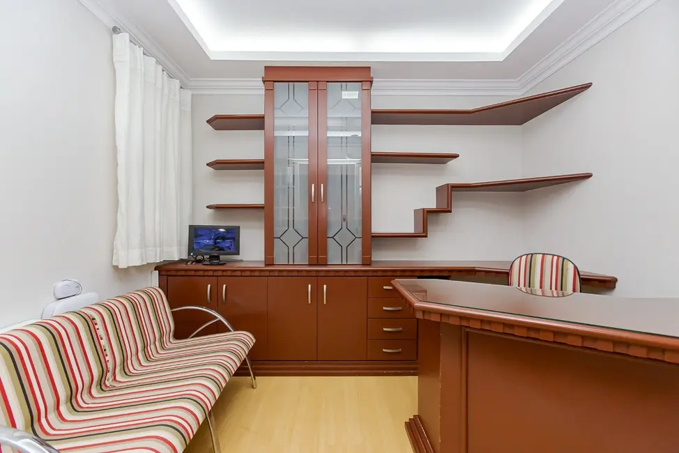 Foto 9 de Casa com 4 quartos para alugar, 784m2 em Hauer, Curitiba - PR