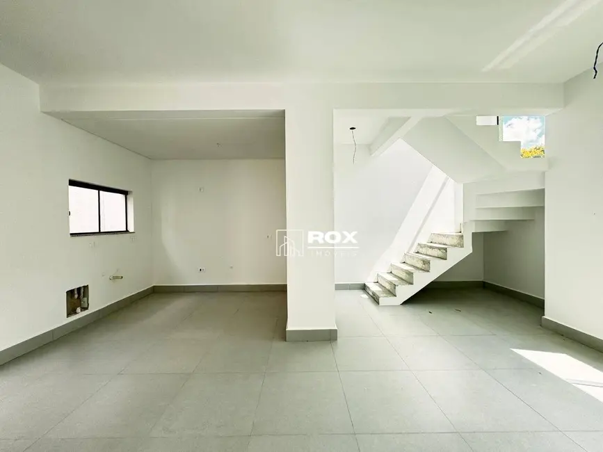 Foto 2 de Sobrado com 2 quartos à venda, 60m2 em Santa Felicidade, Curitiba - PR