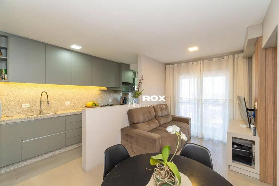 Foto 8 de Apartamento com 2 quartos para alugar, 52m2 em Capão Raso, Curitiba - PR