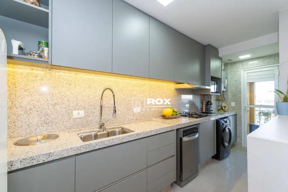 Foto 9 de Apartamento com 2 quartos para alugar, 52m2 em Capão Raso, Curitiba - PR