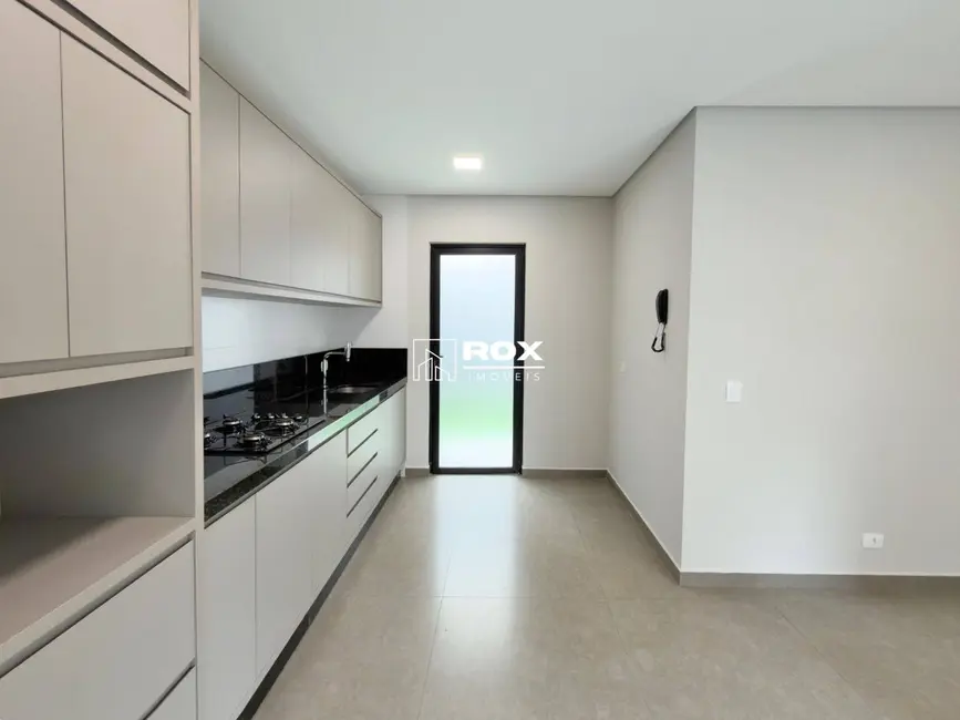 Sobrado com 3 quartos à venda, 140m2 em Butiatuvinha, Curitiba - PR - imagem 5 Foto 5 de Sobrado com 3 quartos à venda, 140m2 em Butiatuvinha, Curitiba - PR