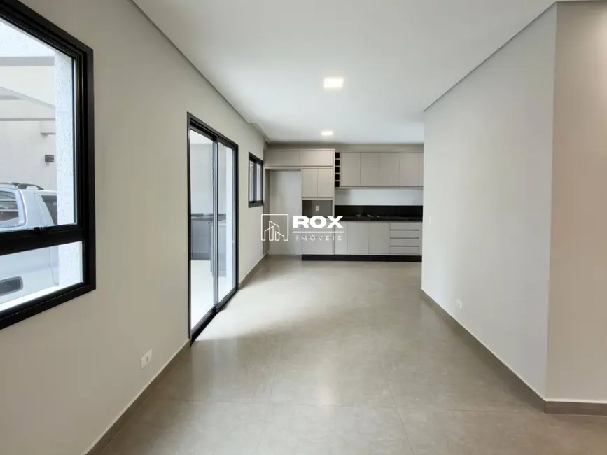Sobrado com 3 quartos à venda, 140m2 em Butiatuvinha, Curitiba - PR - imagem 4 Foto 4 de Sobrado com 3 quartos à venda, 140m2 em Butiatuvinha, Curitiba - PR