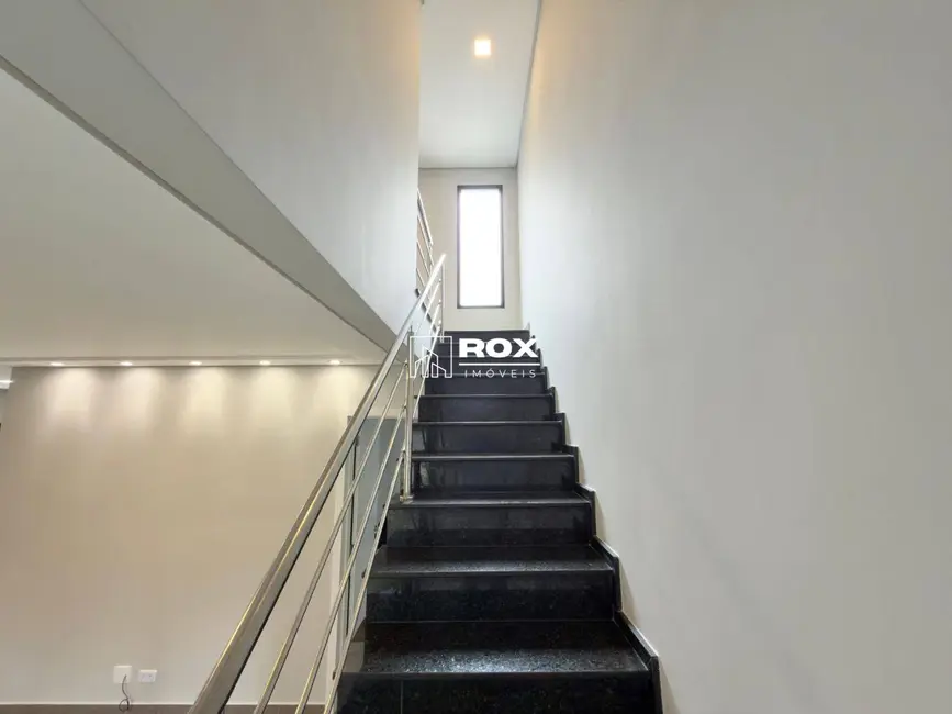 Sobrado com 3 quartos à venda, 140m2 em Butiatuvinha, Curitiba - PR - imagem 8 Foto 8 de Sobrado com 3 quartos à venda, 140m2 em Butiatuvinha, Curitiba - PR