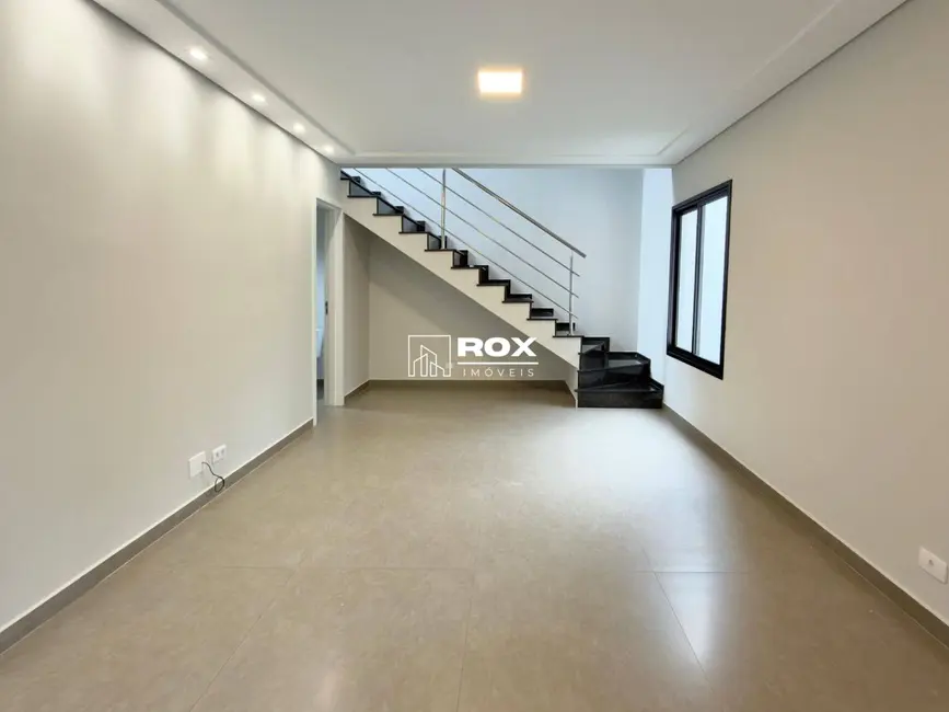 Sobrado com 3 quartos à venda, 140m2 em Butiatuvinha, Curitiba - PR - imagem 2 Foto 2 de Sobrado com 3 quartos à venda, 140m2 em Butiatuvinha, Curitiba - PR