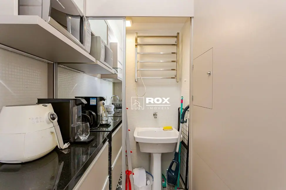Kitnet com 1 quarto à venda, 59m2 em Centro, Curitiba - PR - imagem 9 Foto 9 de Kitnet com 1 quarto à venda, 59m2 em Centro, Curitiba - PR