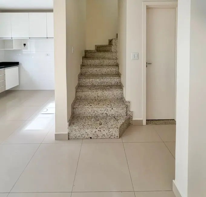 Foto 7 de Sobrado com 3 quartos para alugar, 170m2 em Campo Comprido, Curitiba - PR