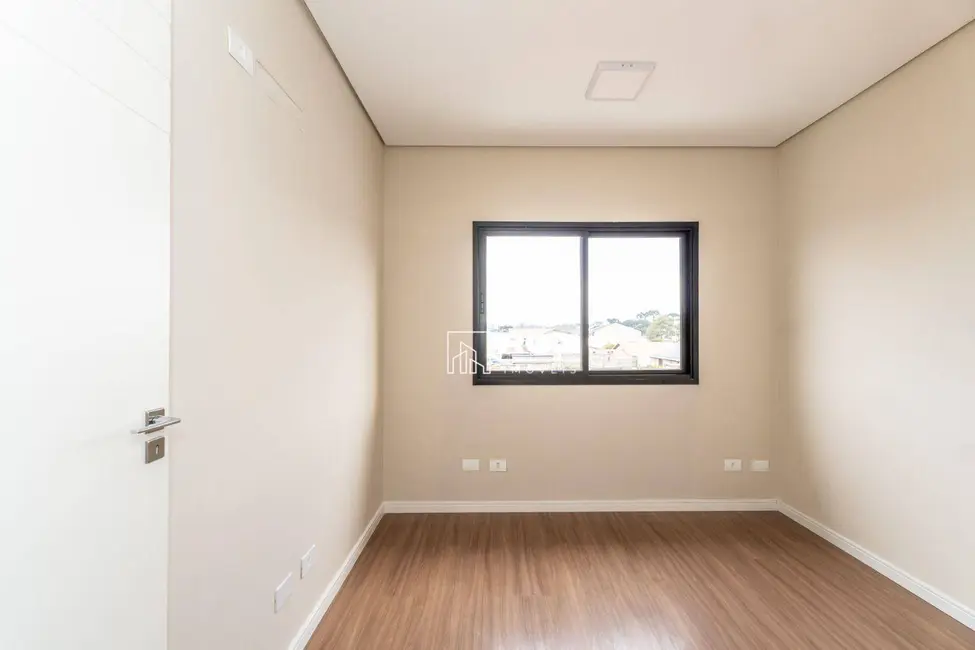 Sobrado com 3 quartos à venda, 153m2 em Xaxim, Curitiba - PR - imagem 9 Foto 9 de Sobrado com 3 quartos à venda, 153m2 em Xaxim, Curitiba - PR