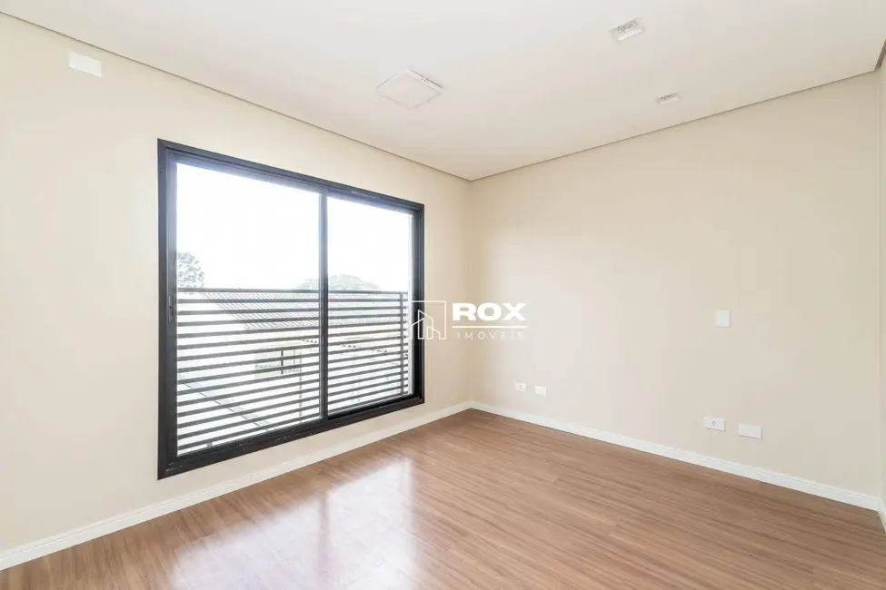 Sobrado com 3 quartos à venda, 153m2 em Xaxim, Curitiba - PR - imagem 2 Foto 2 de Sobrado com 3 quartos à venda, 153m2 em Xaxim, Curitiba - PR