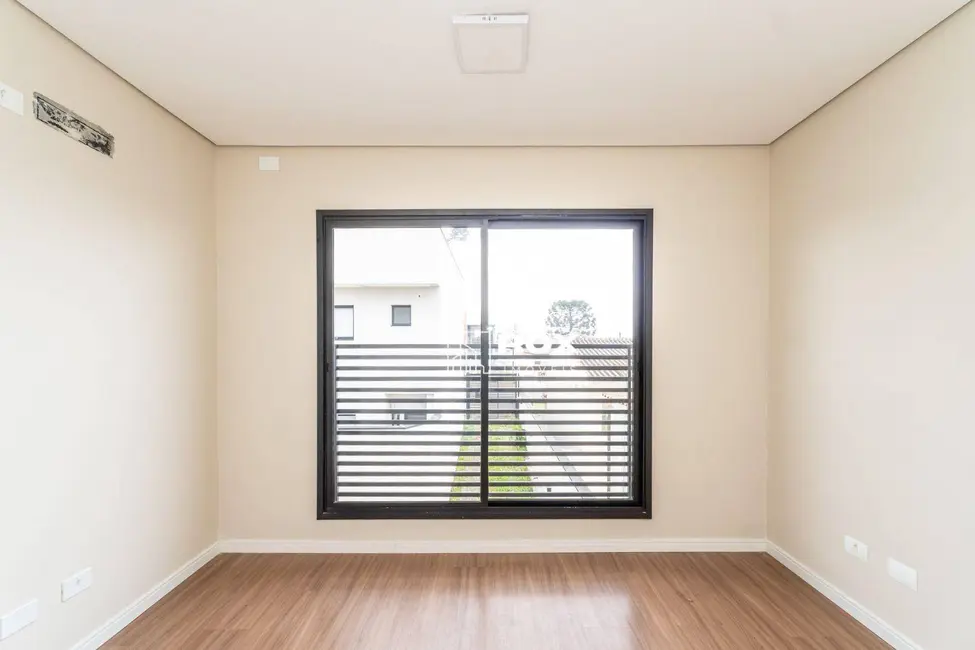 Sobrado com 3 quartos à venda, 153m2 em Xaxim, Curitiba - PR - imagem 4 Foto 4 de Sobrado com 3 quartos à venda, 153m2 em Xaxim, Curitiba - PR