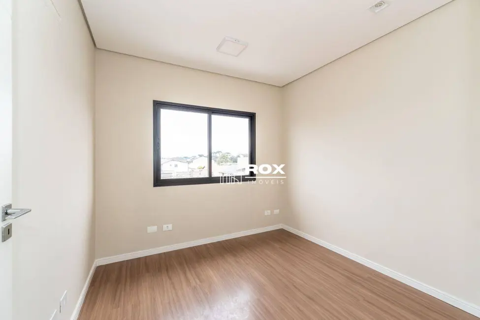 Sobrado com 3 quartos à venda, 153m2 em Xaxim, Curitiba - PR - imagem 8 Foto 8 de Sobrado com 3 quartos à venda, 153m2 em Xaxim, Curitiba - PR