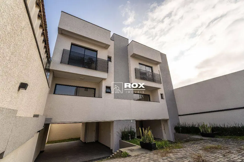 Sobrado com 3 quartos à venda, 153m2 em Xaxim, Curitiba - PR - imagem 1 Foto 1 de Sobrado com 3 quartos à venda, 153m2 em Xaxim, Curitiba - PR