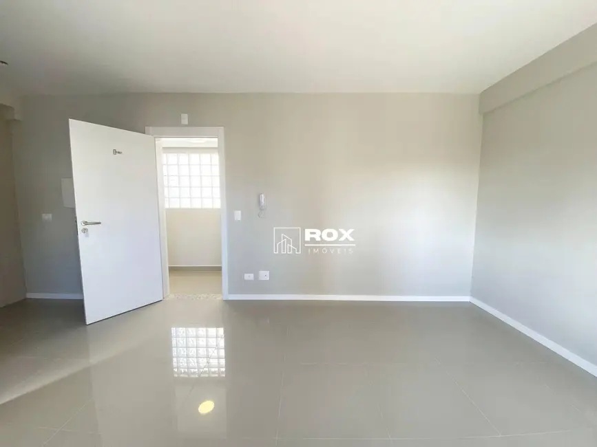 Kitnet com 1 quarto à venda, 48m2 em Centro, Curitiba - PR - imagem 4 Foto 4 de Kitnet com 1 quarto à venda, 48m2 em Centro, Curitiba - PR