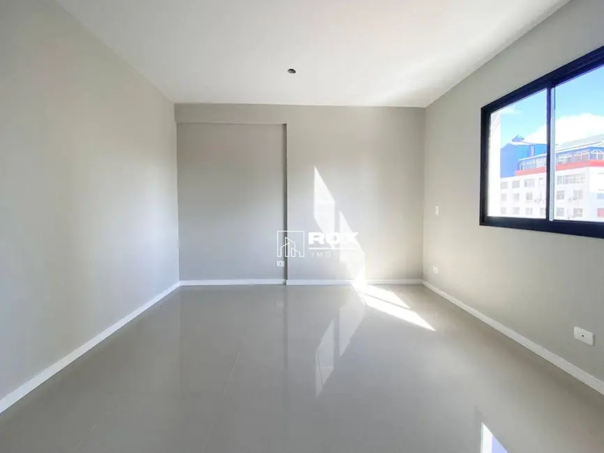 Kitnet com 1 quarto à venda, 48m2 em Centro, Curitiba - PR - imagem 6 Foto 6 de Kitnet com 1 quarto à venda, 48m2 em Centro, Curitiba - PR