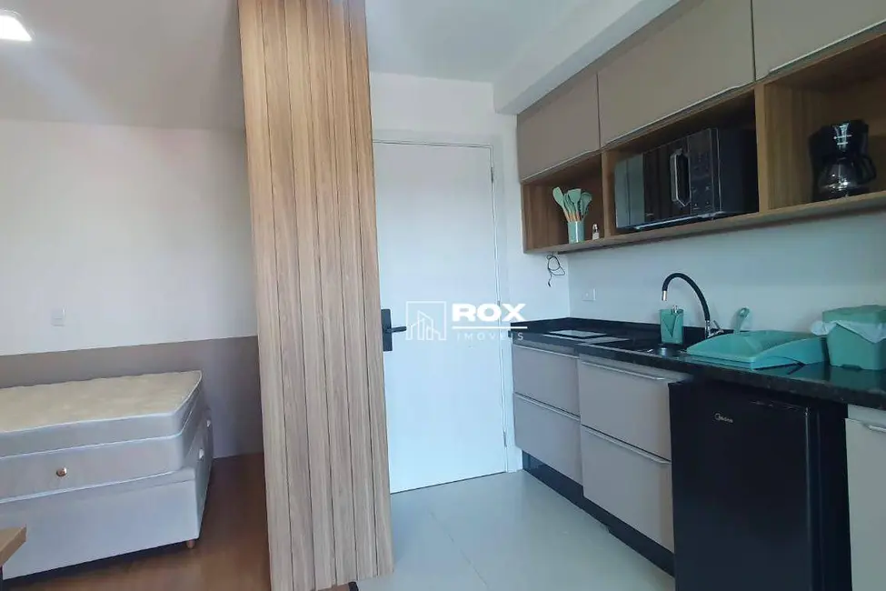 Foto 5 de Kitnet com 1 quarto para alugar, 35m2 em Novo Mundo, Curitiba - PR