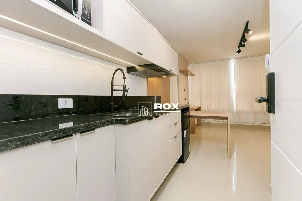 Foto 2 de Kitnet com 1 quarto para alugar, 32m2 em Centro, Curitiba - PR