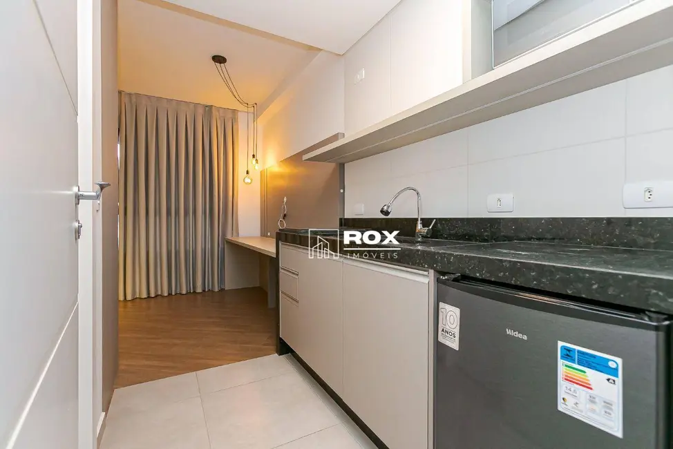 Foto 2 de Kitnet com 1 quarto para alugar, 32m2 em Rebouças, Curitiba - PR
