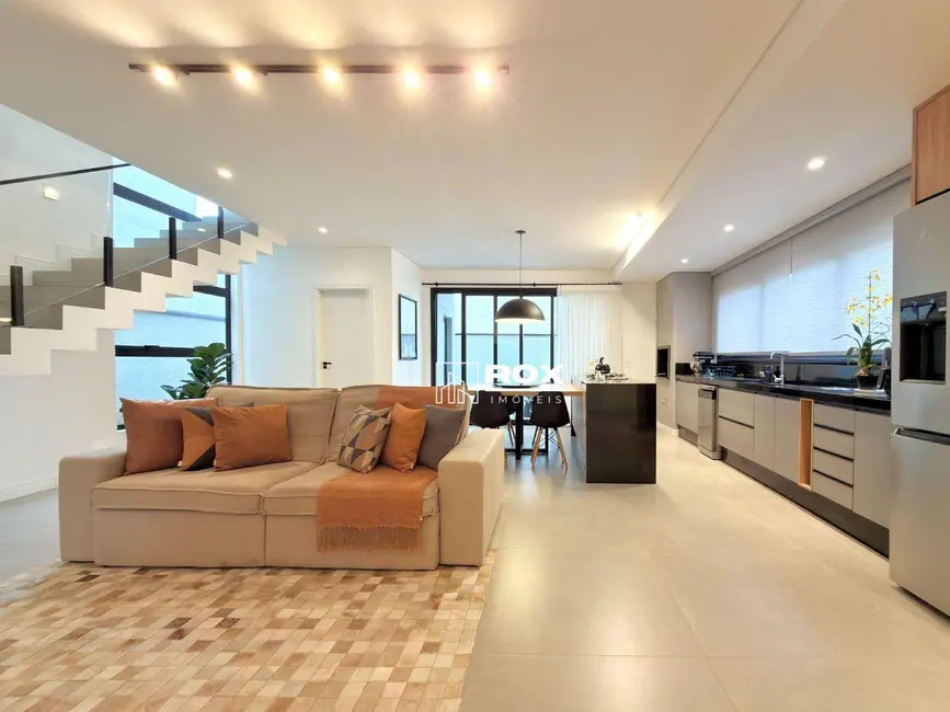 Casa de Condomínio com 3 quartos à venda, 172m2 em Santa Cândida, Curitiba - PR - imagem 5 Foto 5 de Casa de Condomínio com 3 quartos à venda, 172m2 em Santa Cândida, Curitiba - PR