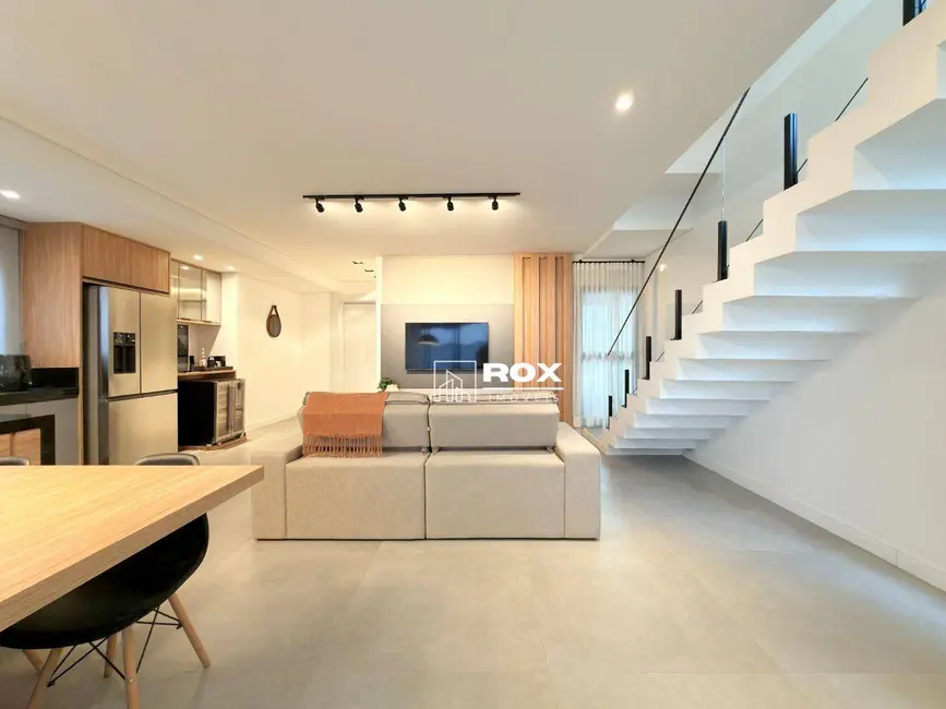 Casa de Condomínio com 3 quartos à venda, 172m2 em Santa Cândida, Curitiba - PR - imagem 2 Foto 2 de Casa de Condomínio com 3 quartos à venda, 172m2 em Santa Cândida, Curitiba - PR