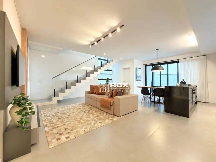 Casa de Condomínio com 3 quartos à venda, 172m2 em Santa Cândida, Curitiba - PR - imagem 4 Foto 4 de Casa de Condomínio com 3 quartos à venda, 172m2 em Santa Cândida, Curitiba - PR