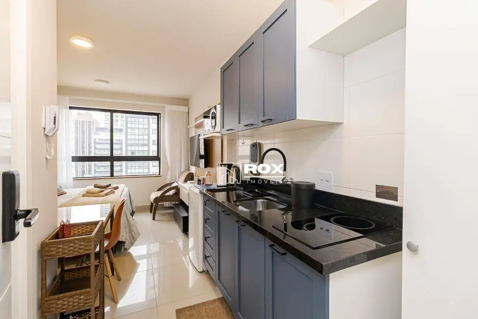 Foto 2 de Kitnet com 1 quarto para alugar, 30m2 em Centro, Curitiba - PR