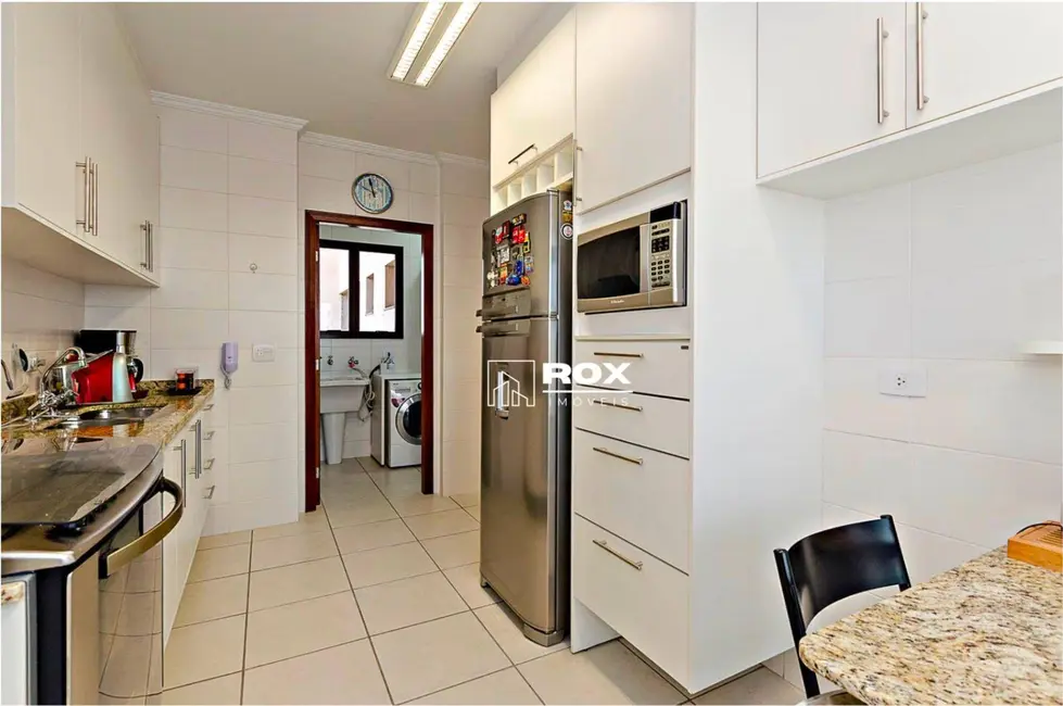 Apartamento com 3 quartos para alugar, 249m2 em Cristo Rei, Curitiba - PR - imagem 7 Foto 7 de Apartamento com 3 quartos para alugar, 249m2 em Cristo Rei, Curitiba - PR