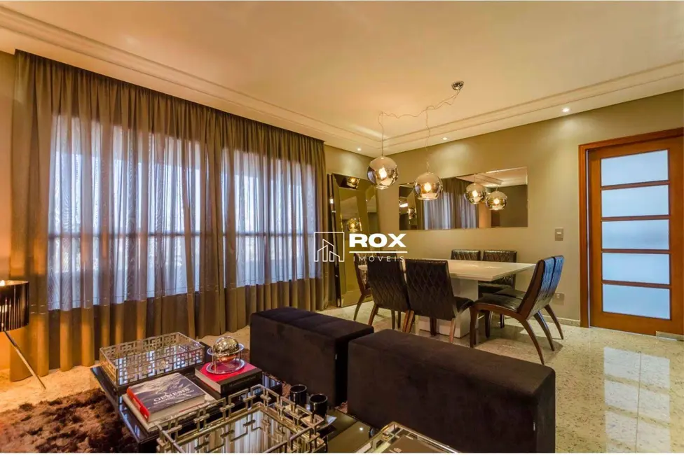 Apartamento com 3 quartos para alugar, 249m2 em Cristo Rei, Curitiba - PR - imagem 4 Foto 4 de Apartamento com 3 quartos para alugar, 249m2 em Cristo Rei, Curitiba - PR