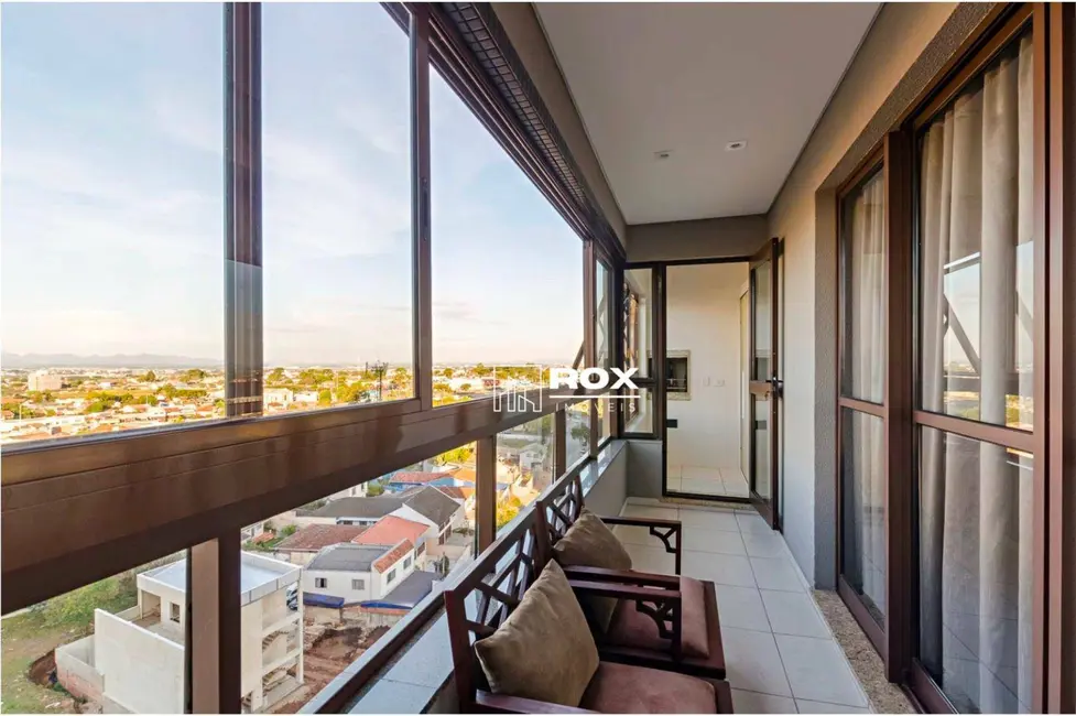 Apartamento com 3 quartos para alugar, 249m2 em Cristo Rei, Curitiba - PR - imagem 9 Foto 9 de Apartamento com 3 quartos para alugar, 249m2 em Cristo Rei, Curitiba - PR