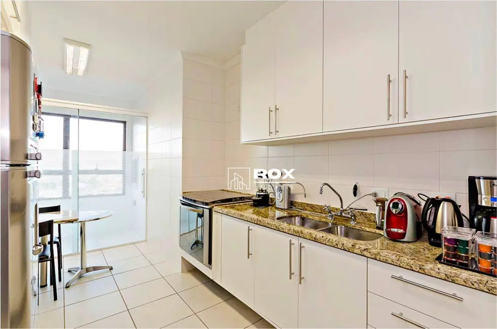 Apartamento com 3 quartos para alugar, 249m2 em Cristo Rei, Curitiba - PR - imagem 6 Foto 6 de Apartamento com 3 quartos para alugar, 249m2 em Cristo Rei, Curitiba - PR