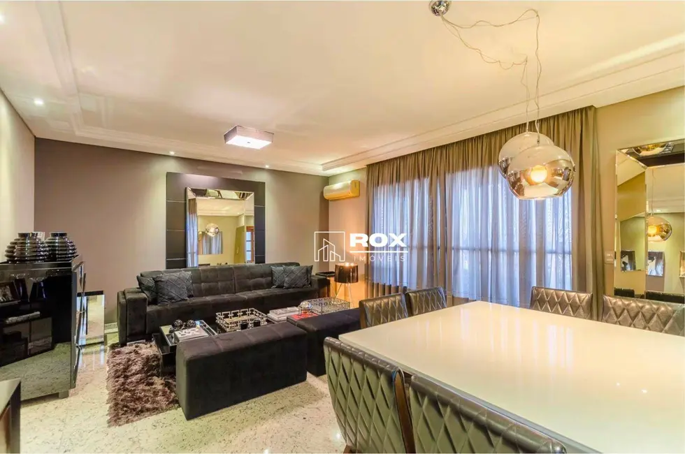 Apartamento com 3 quartos para alugar, 249m2 em Cristo Rei, Curitiba - PR - imagem 2 Foto 2 de Apartamento com 3 quartos para alugar, 249m2 em Cristo Rei, Curitiba - PR