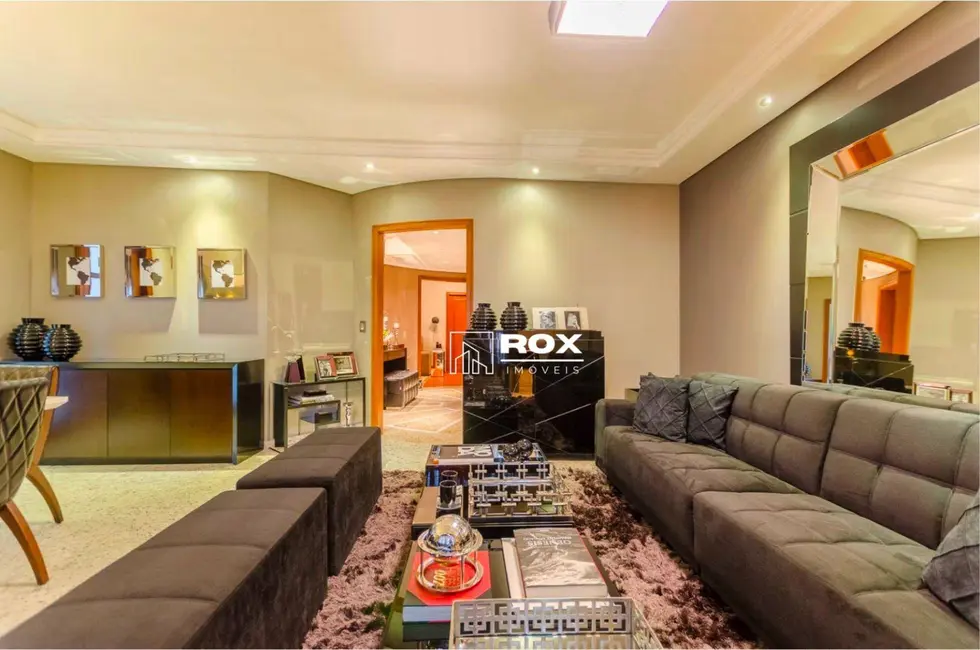 Apartamento com 3 quartos para alugar, 249m2 em Cristo Rei, Curitiba - PR - imagem 3 Foto 3 de Apartamento com 3 quartos para alugar, 249m2 em Cristo Rei, Curitiba - PR