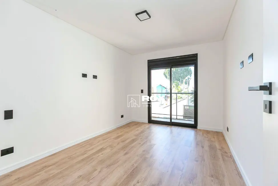 Sobrado com 3 quartos à venda, 145m2 em Atuba, Curitiba - PR - imagem 9 Foto 9 de Sobrado com 3 quartos à venda, 145m2 em Atuba, Curitiba - PR
