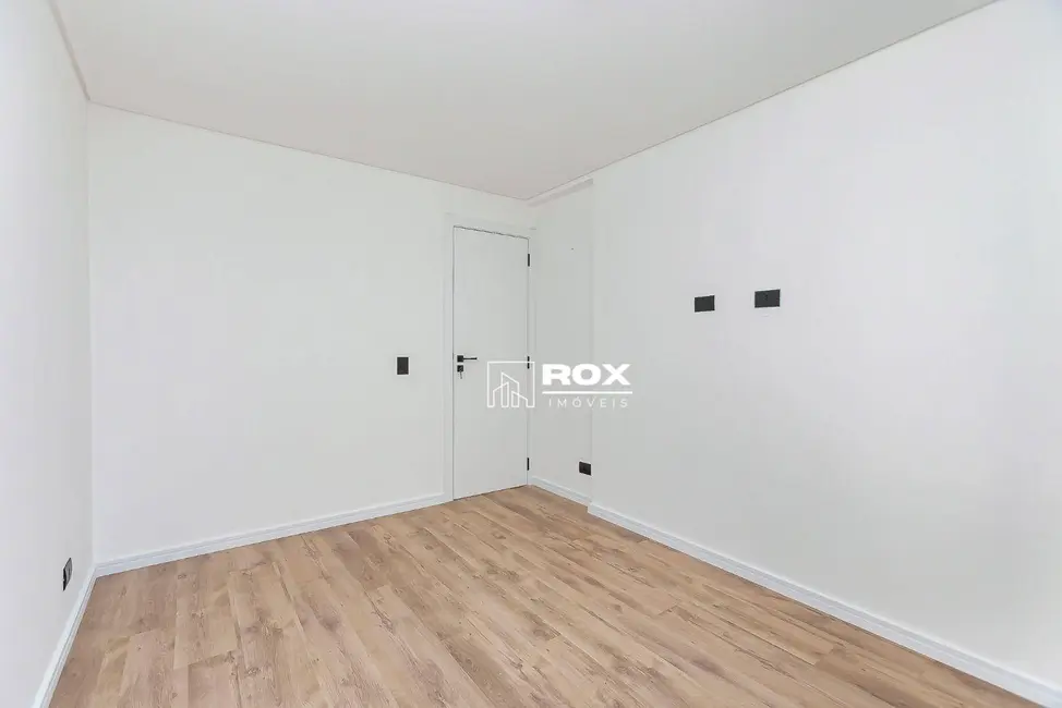 Sobrado com 3 quartos à venda, 145m2 em Atuba, Curitiba - PR - imagem 5 Foto 5 de Sobrado com 3 quartos à venda, 145m2 em Atuba, Curitiba - PR