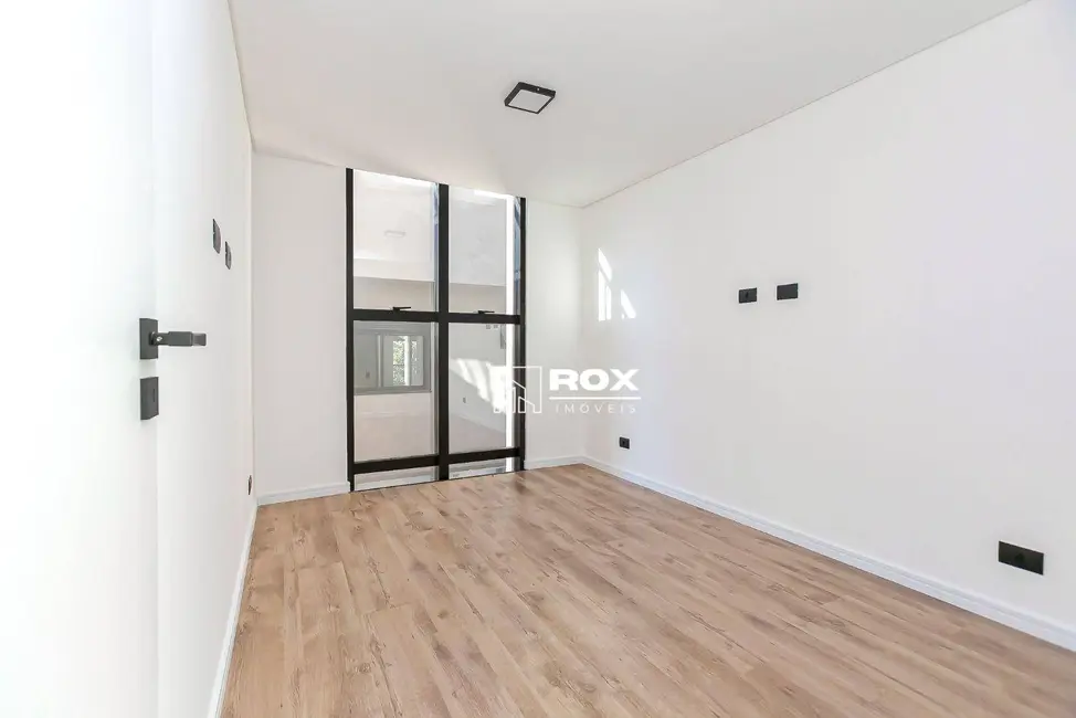 Sobrado com 3 quartos à venda, 145m2 em Atuba, Curitiba - PR - imagem 3 Foto 3 de Sobrado com 3 quartos à venda, 145m2 em Atuba, Curitiba - PR