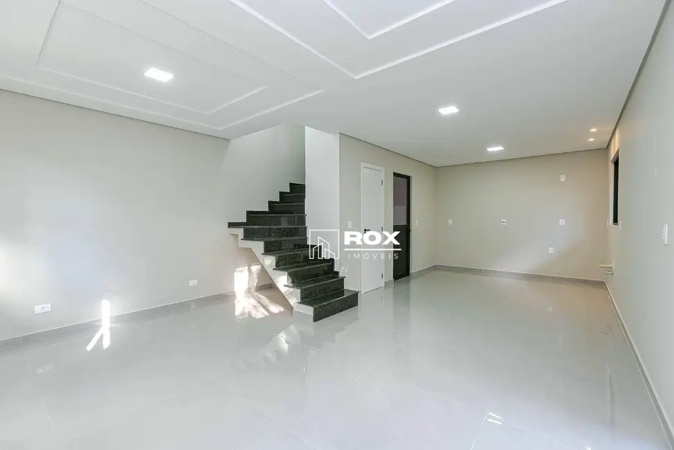 Sobrado com 3 quartos à venda, 105m2 em Pinheirinho, Curitiba - PR - imagem 3 Foto 3 de Sobrado com 3 quartos à venda, 105m2 em Pinheirinho, Curitiba - PR