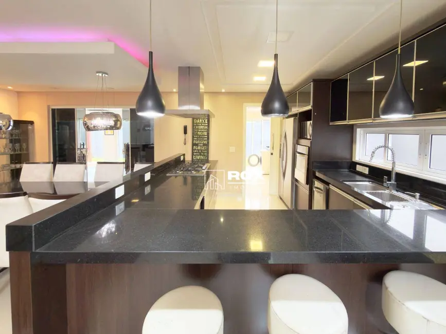 Casa de Condomínio com 3 quartos para alugar, 322m2 em São Braz, Curitiba - PR - imagem 7 Foto 7 de Casa de Condomínio com 3 quartos para alugar, 322m2 em São Braz, Curitiba - PR