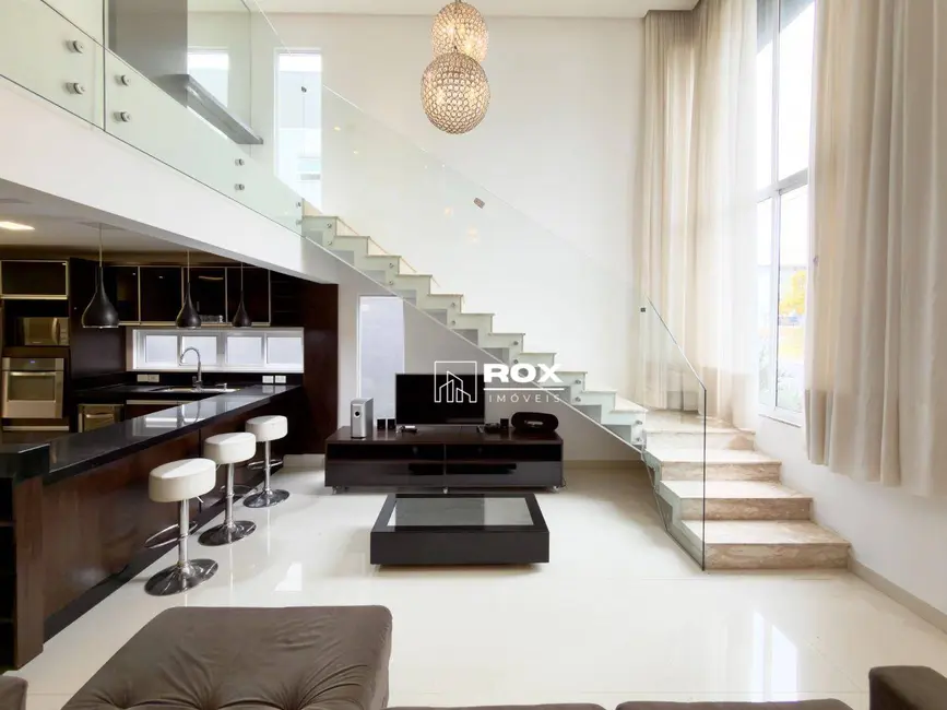 Casa de Condomínio com 3 quartos para alugar, 322m2 em São Braz, Curitiba - PR - imagem 5 Foto 5 de Casa de Condomínio com 3 quartos para alugar, 322m2 em São Braz, Curitiba - PR