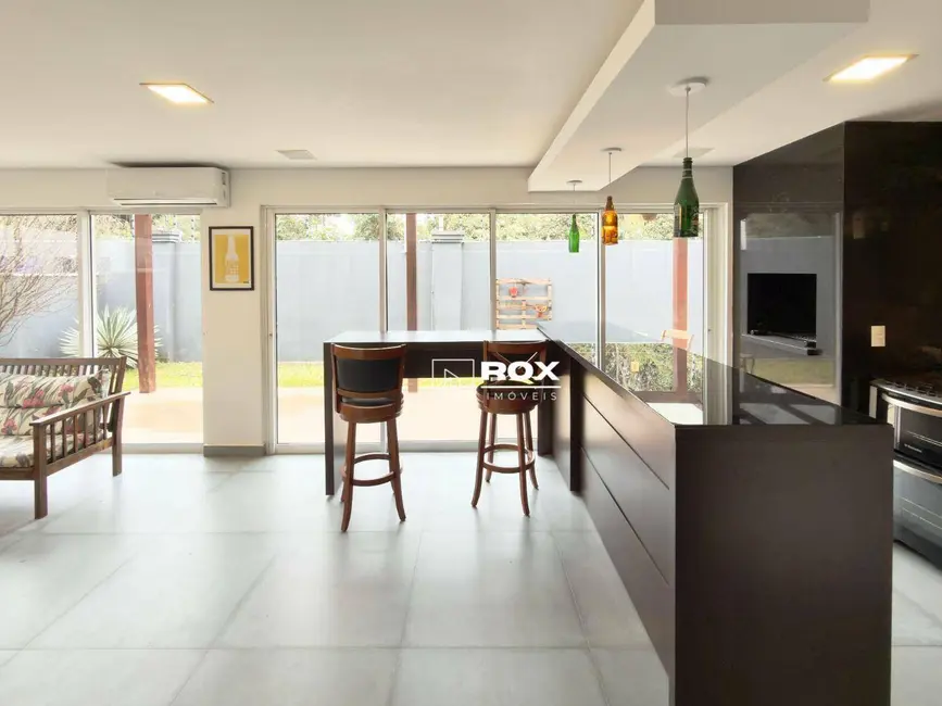 Casa de Condomínio com 3 quartos para alugar, 322m2 em São Braz, Curitiba - PR - imagem 6 Foto 6 de Casa de Condomínio com 3 quartos para alugar, 322m2 em São Braz, Curitiba - PR