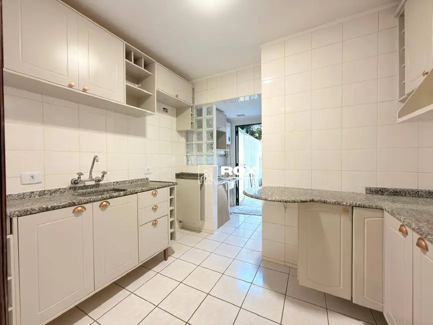 Apartamento com 3 quartos para alugar, 174m2 em Portão, Curitiba - PR - imagem 1 Foto 1 de Apartamento com 3 quartos para alugar, 174m2 em Portão, Curitiba - PR