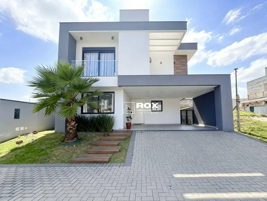 Casa de Condomínio com 4 quartos para alugar, 300m2 em Tingui, Curitiba - PR - imagem 1 Foto 1 de Casa de Condomínio com 4 quartos para alugar, 300m2 em Tingui, Curitiba - PR